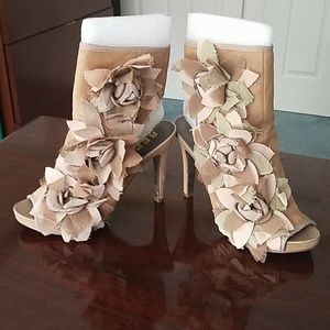 Report 💋One-Of-A-Kind💋 Boots with 4" Heel